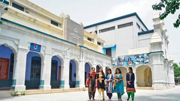 Hindu College in Amritsar was established by Hindu Sabha, Amritsar, a body of philanthropists.(HT Photo) Hindu College in Amritsar was established by Hindu Sabha, Amritsar, a body of philanthropists.(HT Photo)