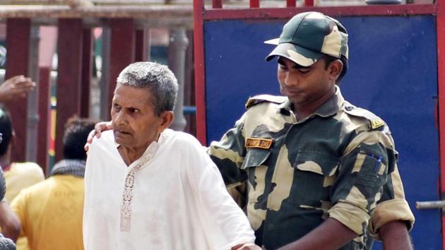 Gajanand was among 30 other Indians, 27 fishermen from Gujarat, who were received by officials of Border Security Force on Monday. (HT Photo) Gajanand was among 30 other Indians, 27 fishermen from Gujarat, who were received by officials of Border Security Force on Monday. (HT Photo)