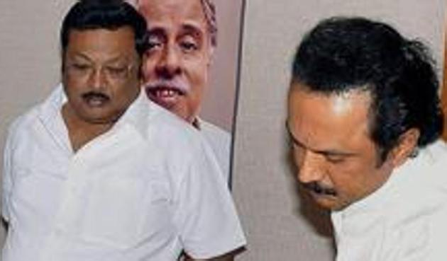 Former Tamil Nadu Chief Minister M Karunanidhi with his sons MK Stalin and MK Azhagiri. On August 14, MK Stalin will likely ascend to the post of Thalaivar or President of the DMK.(PTI) Former Tamil Nadu Chief Minister M Karunanidhi with his sons MK Stalin and MK Azhagiri. On August 14, MK Stalin will likely ascend to the post of Thalaivar or President of the DMK.(PTI)