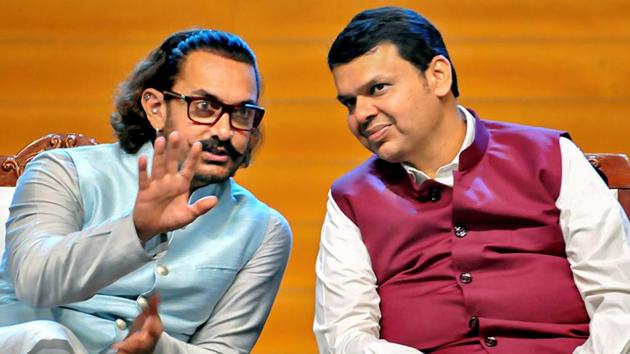 Actor Aamir Khan with Maharashtra chief minister Devendra Fadnavis during the Water Cup prize distribution function in Pune on Sunday.(PTI) Actor Aamir Khan with Maharashtra chief minister Devendra Fadnavis during the Water Cup prize distribution function in Pune on Sunday.(PTI)