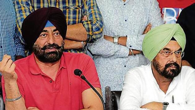 Aam Aadmi Party leaders Sukhpal Khaira and Kanwar Sandhu at a press conference in Chandigarh on Monday.(HT Photo)