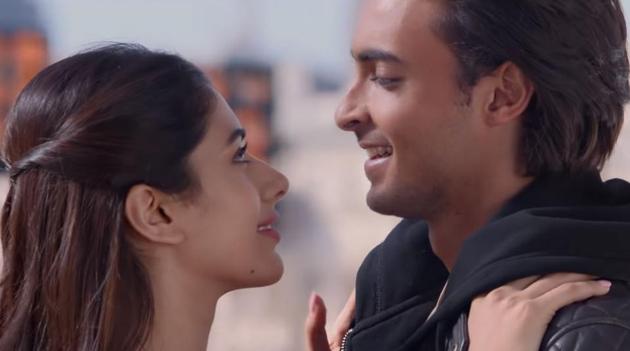 Loveratri song Chogada starring Warina Hussain and Aayush Sharma is the new garba anthem.