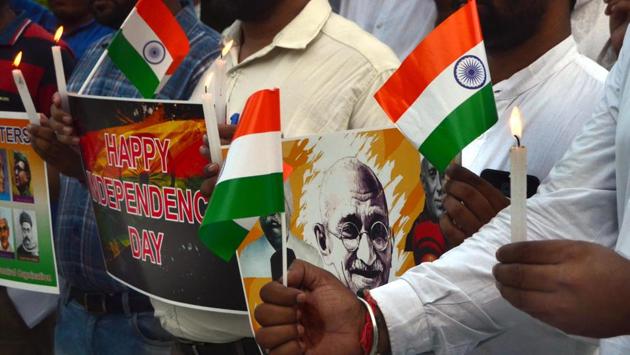 People take out a candle march on the eve of Independence Day in Amritsar on Tuesday. (Sameer Sehgal/HT)