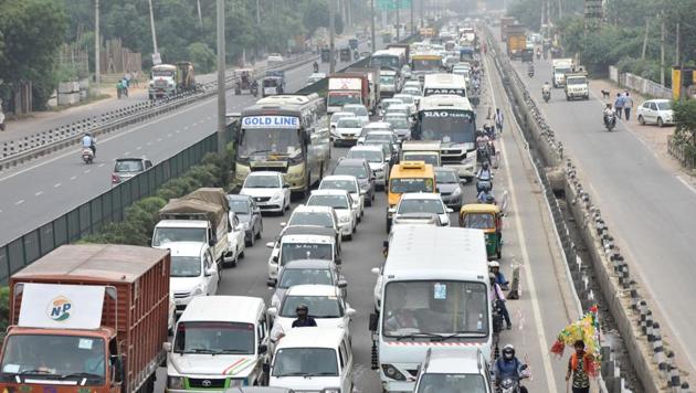 The 16-km stretch from Dhaula Kuan to Sirhaul toll was the worst affected and there were reports of minor congestion on the stretch near the Kherki toll as well.(Yogesh Kumar/HT File) The 16-km stretch from Dhaula Kuan to Sirhaul toll was the worst affected and there were reports of minor congestion on the stretch near the Kherki toll as well.(Yogesh Kumar/HT File)