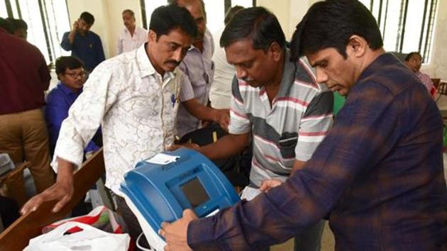 The CEC said the poll panel would continue to deliver its responsibility of conducting elections whenever term of the state assemblies come to an end. (Arijit Sen/HT File Photo) The CEC said the poll panel would continue to deliver its responsibility of conducting elections whenever term of the state assemblies come to an end. (Arijit Sen/HT File Photo)