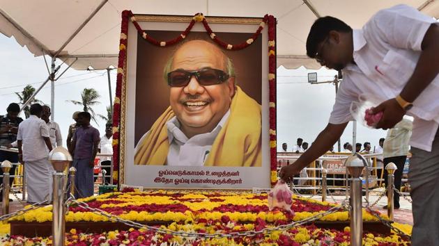 People pay homage to late DMK patriarch M Karunanidhi at his memorial on Marina Beach, in Chennai on August 13, 2018.(PTI)