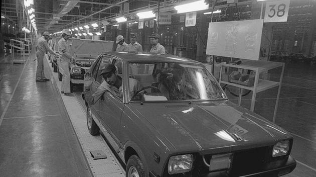 India’s ‘People’s Car’, the iconic Maruti 800 rolled on to roads on December 14, 1983, ushering in a new era of affordable transportation. The name Maruti became synonymous with the 800 model for decades, which remained the country’s top selling car till the turn of the millennium. (Virendra Prabhakar / HT Archive) India’s ‘People’s Car’, the iconic Maruti 800 rolled on to roads on December 14, 1983, ushering in a new era of affordable transportation. The name Maruti became synonymous with the 800 model for decades, which remained the country’s top selling car till the turn of the millennium. (Virendra Prabhakar / HT Archive)