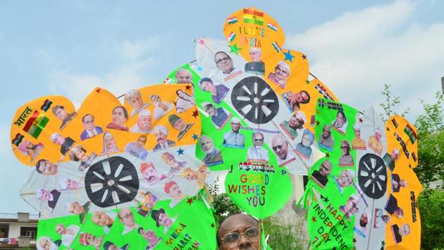 Kite maker Jagmohan Kanojia showing kites carrying pictures of freedom fighters, Presidents and Prime Ministers of India in Amritsar. (Sameer Sehgal/HT)