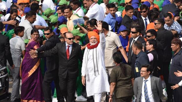 The Prime Minister waves as he leaves after addressing the nation. Praising tax payers, Modi said that people are “celebrating the festival of honesty”. He said the honest taxpayer of India has a major role in the progress of the nation. It is due to them that so many people are fed, the lives of the poor are transformed. (Raj k Raj / HT Photo) The Prime Minister waves as he leaves after addressing the nation. Praising tax payers, Modi said that people are “celebrating the festival of honesty”. He said the honest taxpayer of India has a major role in the progress of the nation. It is due to them that so many people are fed, the lives of the poor are transformed. (Raj k Raj / HT Photo)