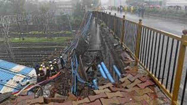 The move is part of the audit of 445 bridge structures after the pedestrian portion of Gokhale bridge collapsed onto the tracks at Andheri station on July 3.(HT FILE) The move is part of the audit of 445 bridge structures after the pedestrian portion of Gokhale bridge collapsed onto the tracks at Andheri station on July 3.(HT FILE)