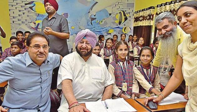 Punjab chief minister Capt Amarinder Singh, education minister OP Soni and food and supplies minister Bharat Bhushan Ashu (Right) interacting with students after the inauguration of Government Senior Secondary Smart School, PAU, in Ludhiana on Tuesday (HT photo) Punjab chief minister Capt Amarinder Singh, education minister OP Soni and food and supplies minister Bharat Bhushan Ashu (Right) interacting with students after the inauguration of Government Senior Secondary Smart School, PAU, in Ludhiana on Tuesday (HT photo)