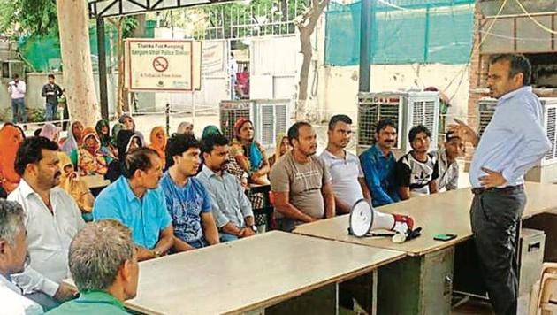 Around 50 alleged Sangam Vihar bootleggers surrendered to police and made a promise not to sell illicit liquor last week. (HT File Photo) Around 50 alleged Sangam Vihar bootleggers surrendered to police and made a promise not to sell illicit liquor last week. (HT File Photo)