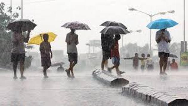 The weather bureau has issued a heavy rainfall warning for the city on Friday (HT File Photo) The weather bureau has issued a heavy rainfall warning for the city on Friday (HT File Photo)