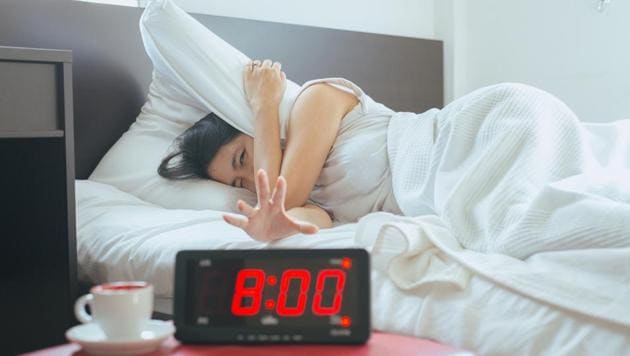 Should You Use an Alarm Clock to Wake Up From Sleep?