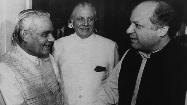 Atal Bihari Vajpayee and Pakistani counterpart Nawaz Sharif meet following bilateral talks at the 10th South Asian Association for Regional Cooperation summit in 1998. (HT Archive)