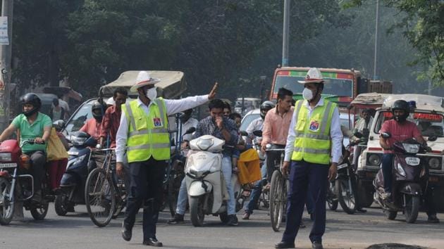 A Gurgaon traffic policeman in Gurgaon, India.(HT Representative Photo) A Gurgaon traffic policeman in Gurgaon, India.(HT Representative Photo)