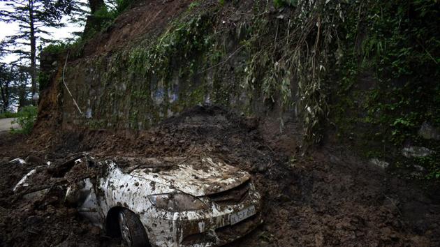 In Himachal Pradesh, the number of domestic and foreign tourists has gone down by 50% in the pastone week following reports of a closed highway. The Shimla-Kangra national highway also remained closed for traffic at Galog, 26 kms from Shimla, due to a landslide. (Deepak Sansta / HT File) In Himachal Pradesh, the number of domestic and foreign tourists has gone down by 50% in the pastone week following reports of a closed highway. The Shimla-Kangra national highway also remained closed for traffic at Galog, 26 kms from Shimla, due to a landslide. (Deepak Sansta / HT File)