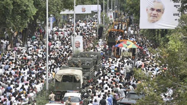 A massive crowd of followers and mourners joins the cortege as it moves from the BJP headquarters down Deen Dayal Upadhyaya Marg. The former PM’s mortal remains are being taken to Smriti Sthal. (SAnchit Khanna / HT Photo) A massive crowd of followers and mourners joins the cortege as it moves from the BJP headquarters down Deen Dayal Upadhyaya Marg. The former PM’s mortal remains are being taken to Smriti Sthal. (SAnchit Khanna / HT Photo)