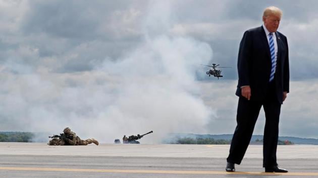 US President Donald Trump observes a demonstration with US Army 10th Mountain Division troops, an attack helicopter and artillery as he visits Fort Drum, New York. (Carlos Barria / REUTERS) US President Donald Trump observes a demonstration with US Army 10th Mountain Division troops, an attack helicopter and artillery as he visits Fort Drum, New York. (Carlos Barria / REUTERS)