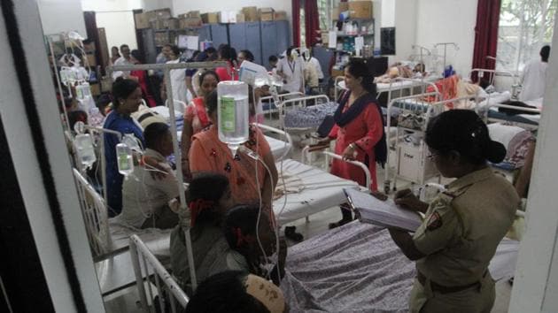 Some of the students who fell ill undergo treatment in Mulund, Mumbai on Thursday. (PRAFUL GANGURDE/HT PHOTO) Some of the students who fell ill undergo treatment in Mulund, Mumbai on Thursday. (PRAFUL GANGURDE/HT PHOTO)