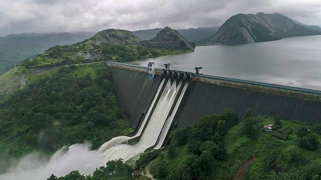 A view of the Idukki Dam as water level continued to rise in the reservoir in Iduki dam area of Kerala on August 10.(PTI file photo)