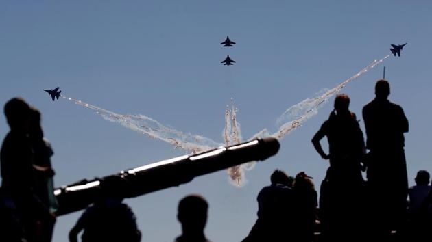 People watch Su-30 jet fighters of the Russkiye Vityazi (Russian Knights) aerobatic team at the International Army Games 2018 in Alabino outside Moscow, Russia. (Maxim Shemetov / REUTERS) People watch Su-30 jet fighters of the Russkiye Vityazi (Russian Knights) aerobatic team at the International Army Games 2018 in Alabino outside Moscow, Russia. (Maxim Shemetov / REUTERS)