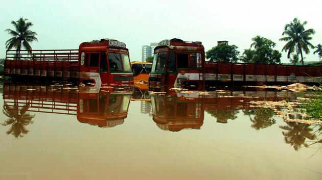 Scenes from flood-hit Kalamassery Kochi and surrounding areas. With roads cut off, many areas are now facing fuel shortage and many hospitals are grappling with shortage of oxygen cylinders as the floods disrupted supplies with many towns still under water. This shortage of medicines has added to Kerala’s mounting woes. (HT Photo) Scenes from flood-hit Kalamassery Kochi and surrounding areas. With roads cut off, many areas are now facing fuel shortage and many hospitals are grappling with shortage of oxygen cylinders as the floods disrupted supplies with many towns still under water. This shortage of medicines has added to Kerala’s mounting woes. (HT Photo)
