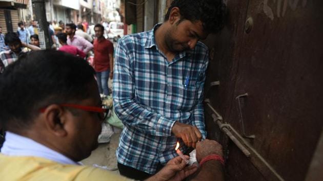 East Corporation officials sealed 37 units that were being run illegally in Vishwas Nagar, August 16, 2018.(Sonu Mehta / HT Photo) East Corporation officials sealed 37 units that were being run illegally in Vishwas Nagar, August 16, 2018.(Sonu Mehta / HT Photo)
