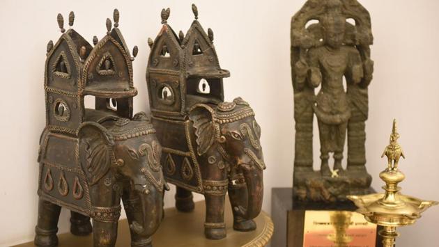 Raj Bhavan is also a trove of art and its art collection spans pieces from both the West and the East. Its artefact collection includes works of masters from the West and also some traditional works of the Mysore, Tanjore and Bengal Schools. A number of copies of Ajanta murals and metal ornaments are also part of the Raj Bhawan collection. (Arijit Sen / HT Photo)