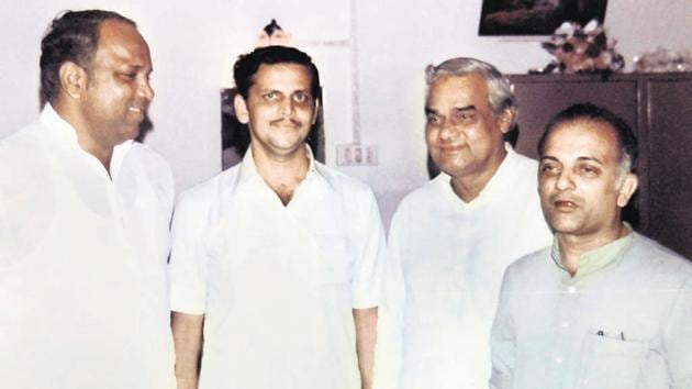 (From left) Nationalist Congress Party president Sharad Pawar, Hotel Shreyas owner Dattatray Chitale and Atal Bihari Vajpayee at Hotel Shreyas in Pune.(HT File Photo)