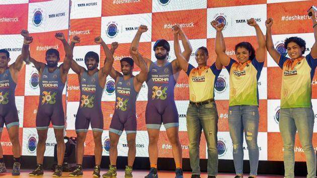 Mumbai: Tata Motors' Commercial Vehicle Business Unit (CBVU) President Girish Wagh with Indian wrestlers Sushil Kumar, Yogeshwar Dutt, Bajrang Punia, Sandeep Tomar, Satyawart Kadian, Geeta Phogat, Sakshi Malik, Pooja Dhanda and CBVU Sales & Marketing Vice President RT Wasan pose for photograph during a conference to announce a strategic partnership between Tata Motors and the wrestlers, in Mumbai on Wednesday, Aug 1, 2018.(PTI)