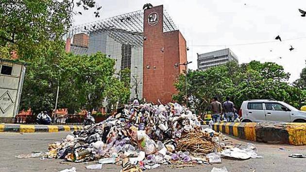 According to justice M Lokur, the committee should look into all aspects of solid waste management in Delhi. (HT Photo) According to justice M Lokur, the committee should look into all aspects of solid waste management in Delhi. (HT Photo)