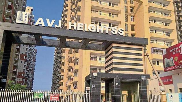 Residents of AVJ Heights alleged that balconies of many flats in the society are in a dilapidated state and that there is no security staff present. (HT File Photo) Residents of AVJ Heights alleged that balconies of many flats in the society are in a dilapidated state and that there is no security staff present. (HT File Photo)