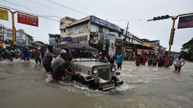 Heavy rains since August 8 have triggered floods and landslides and caused homes and bridges to collapse across Kerala (Raj K Raj/HT Photo)