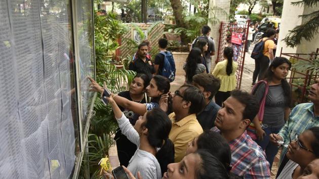 Students checks first merit list at HR college at Churchgate in Mumbai on July 5. (Kunal Patil/HT Photo) Students checks first merit list at HR college at Churchgate in Mumbai on July 5. (Kunal Patil/HT Photo)
