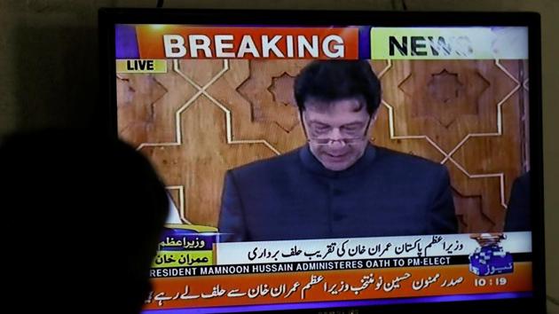 A man looks at a television screen displaying cricketer-turned-politician Imran Khan swearing in as Prime Minister of Pakistan, in Karachi, Pakistan August 18, 2018. REUTERS/Akhtar Soomro (REUTERS) A man looks at a television screen displaying cricketer-turned-politician Imran Khan swearing in as Prime Minister of Pakistan, in Karachi, Pakistan August 18, 2018. REUTERS/Akhtar Soomro (REUTERS)