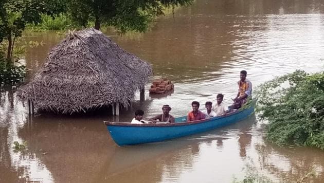 People coming out of their houses in Nagapattinam district of Tamil Nadu. (HT Photo) People coming out of their houses in Nagapattinam district of Tamil Nadu. (HT Photo)
