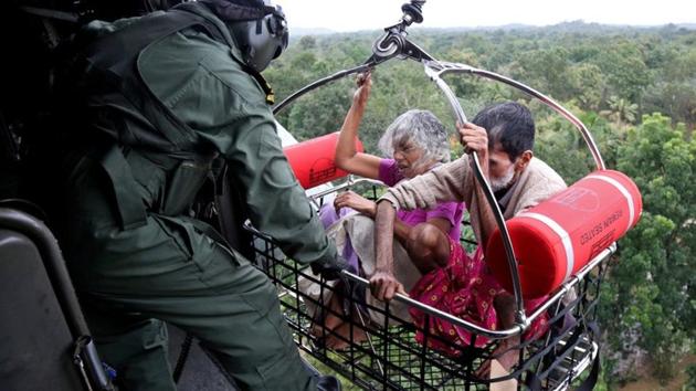 People are airlifted by the Indian Navy soldiers during a rescue operation at a flooded area in Kerala, August 17, 2018.(Reuters)