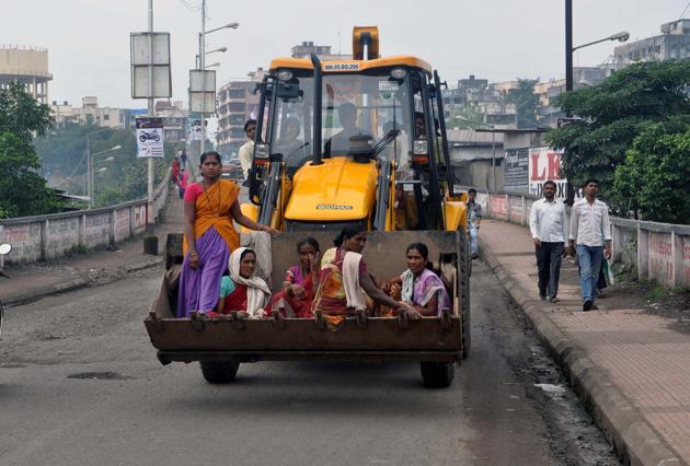 Migrant labourers from across India make their homes in Mumbai before they start work on making our homes. (Rishikesh Choudhary/HT) Migrant labourers from across India make their homes in Mumbai before they start work on making our homes. (Rishikesh Choudhary/HT)