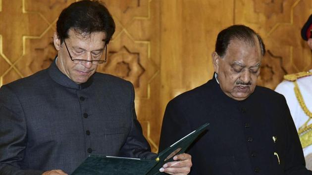 Pakistani President Mamnoon Hussain administers oath to newly-elected prime minister Imran Khan at Presidential Palace in Islamabad, Pakistan, on Saturday, August 18, 2018.(AP Photo)
