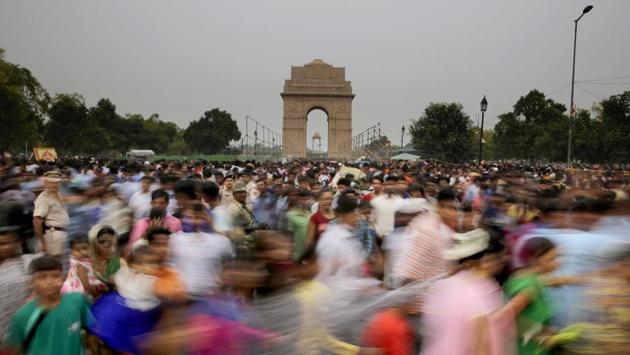 People throng India Gate war memorial on Independence Day in New Delhi, India. (Altaf Qadri / AP) 