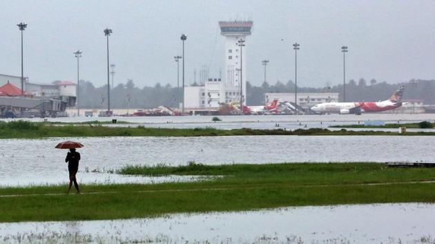 The Kochi airport has been shut till August 26. Three flights will start operate from the Kochi Naval Base airport from August 20. One will fly from Kochi to Coimbatore, two will fly from Kochi to Bengaluru.(Reuters File Photo)