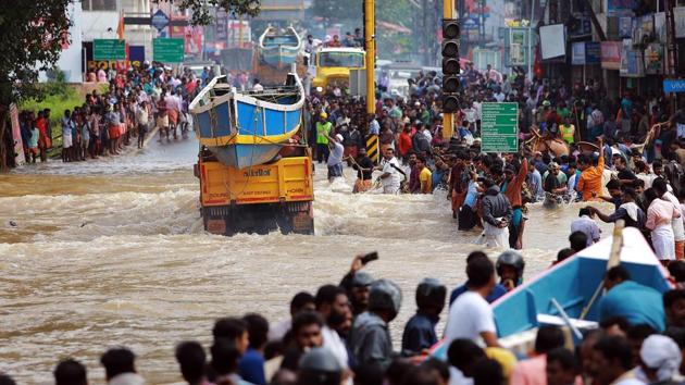 The support teams have been using all available resources to rescue people from the Kerala floods. (Amal KS/HT Photo)