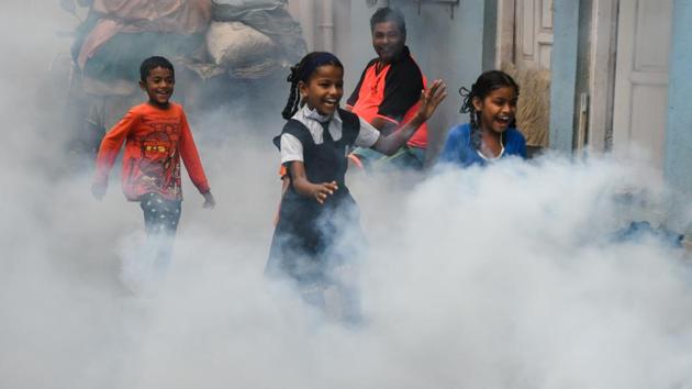 Children play in smoke during fumigation drive at Versova in Mumbai, Maharashtra. (Shashi S Kashyap / HT Photo) 