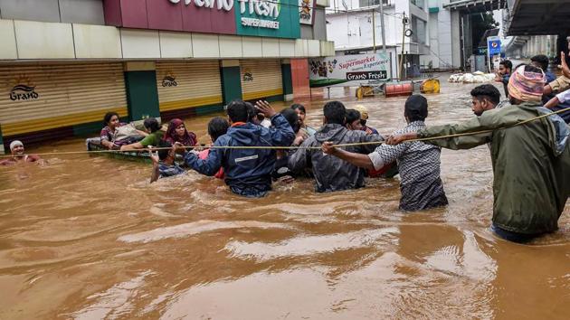 Kochi: People being rescued from a flood-affected region following heavy monsoon rainfall, in Kochi on Thursday, Aug 16, 2018.(PTI)