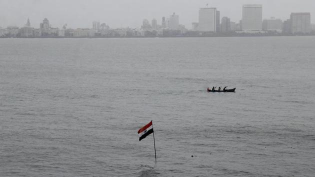 National Flag is erected in middle of the sea at Girgaum Chowpatty on Independence Day, in Mumbai, Maharashtra. (Bhushan Koyande / HT Photo) 