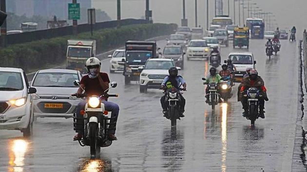 On Saturday, Gurugram experienced a short spell of rain, which lasted for around 15 minutes, bringing the day temperature down by two notches to 36°C. (HT Photo) On Saturday, Gurugram experienced a short spell of rain, which lasted for around 15 minutes, bringing the day temperature down by two notches to 36°C. (HT Photo)