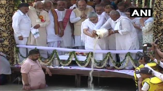 The ashes of former prime minister Atal Bihari Vajpayee immersed in Ganga river at(ANI/Twitter) The ashes of former prime minister Atal Bihari Vajpayee immersed in Ganga river at(ANI/Twitter)