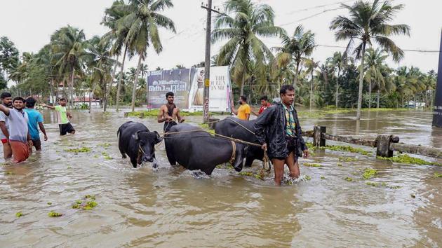 People wade across waterlogged streets as heavy monsoon rains causes floods, at Malappuram in Kerala on Saturday, Aug 18, 2018. Between August 1 and 19, the state received 758.6 mm of rainfall, against the average of 287.6 mm, or 164% more.(PTI) People wade across waterlogged streets as heavy monsoon rains causes floods, at Malappuram in Kerala on Saturday, Aug 18, 2018. Between August 1 and 19, the state received 758.6 mm of rainfall, against the average of 287.6 mm, or 164% more.(PTI)