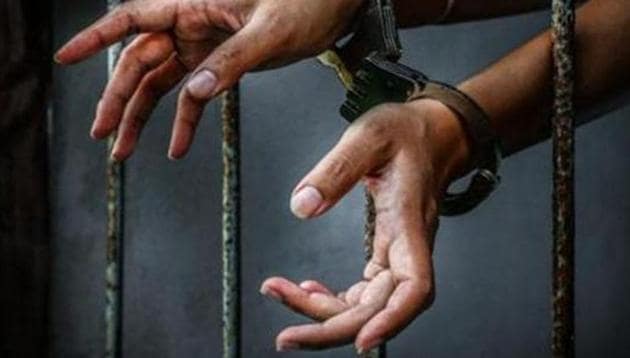 Explaining their methods, GRP said the man used to befriend another passenger at the Jabalpur railway station, while the woman, pretending to be another passenger, would come up to them and request them to get her a ticket. (Getty Images/iStockphoto) Explaining their methods, GRP said the man used to befriend another passenger at the Jabalpur railway station, while the woman, pretending to be another passenger, would come up to them and request them to get her a ticket. (Getty Images/iStockphoto)